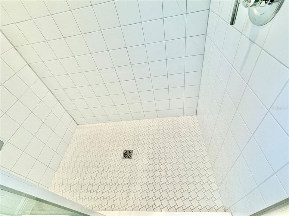 出租: $2,000 (1 贝兹, 1 浴室, 910 平方英尺)