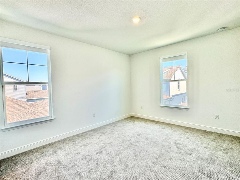 出租: $2,000 (1 贝兹, 1 浴室, 910 平方英尺)