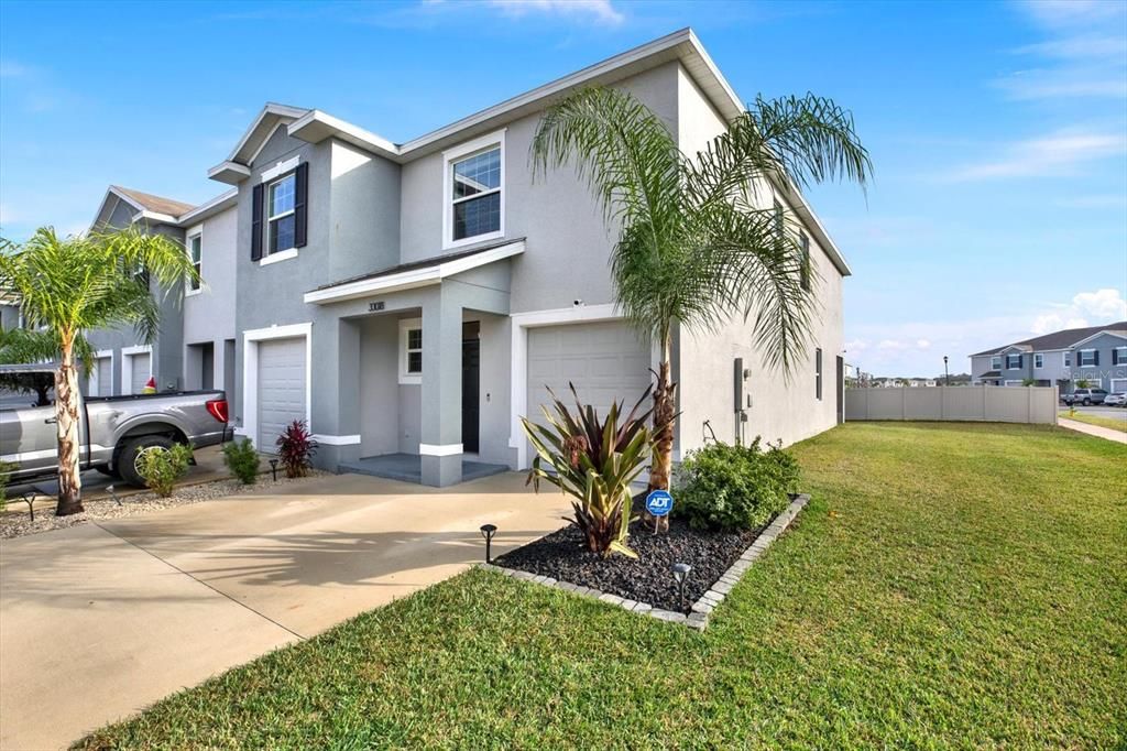 Active With Contract: $299,000 (3 beds, 2 baths, 1758 Square Feet)