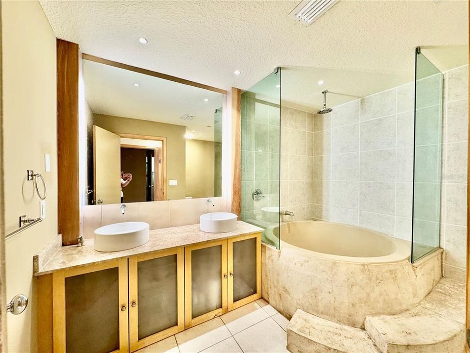 For Rent: $1,350 (1 beds, 1 baths, 625 Square Feet)