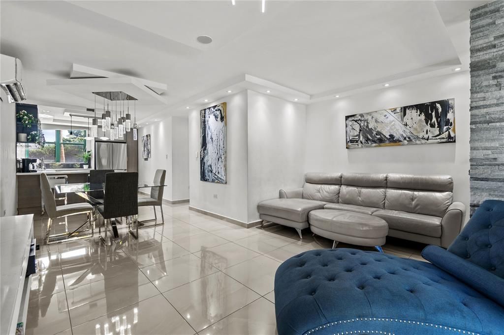 For Sale: $445,000 (3 beds, 2 baths, 1168 Square Feet)