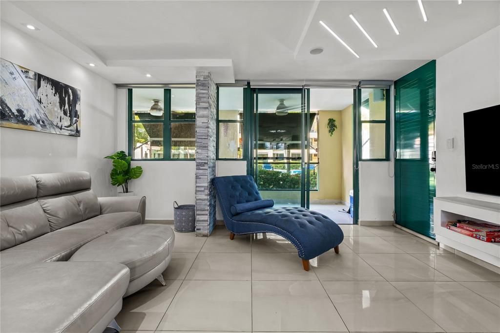 For Sale: $445,000 (3 beds, 2 baths, 1168 Square Feet)