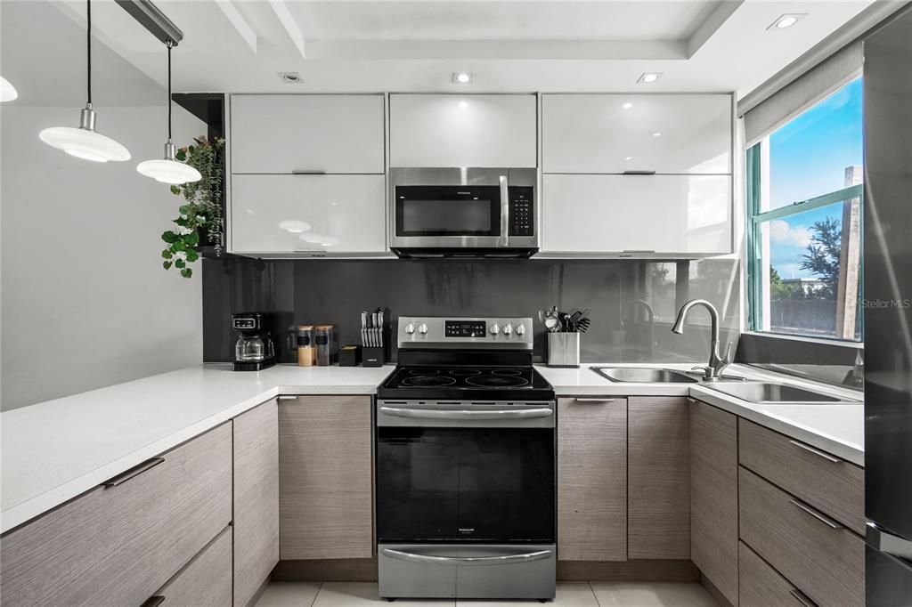 For Sale: $445,000 (3 beds, 2 baths, 1168 Square Feet)
