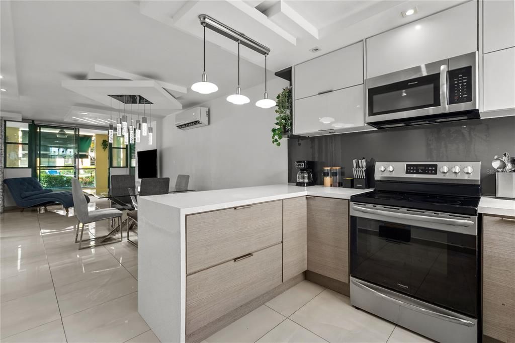 For Sale: $445,000 (3 beds, 2 baths, 1168 Square Feet)
