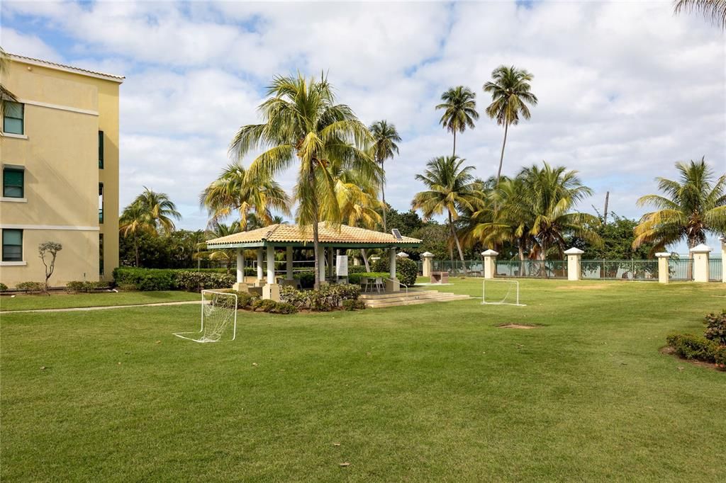For Sale: $445,000 (3 beds, 2 baths, 1168 Square Feet)