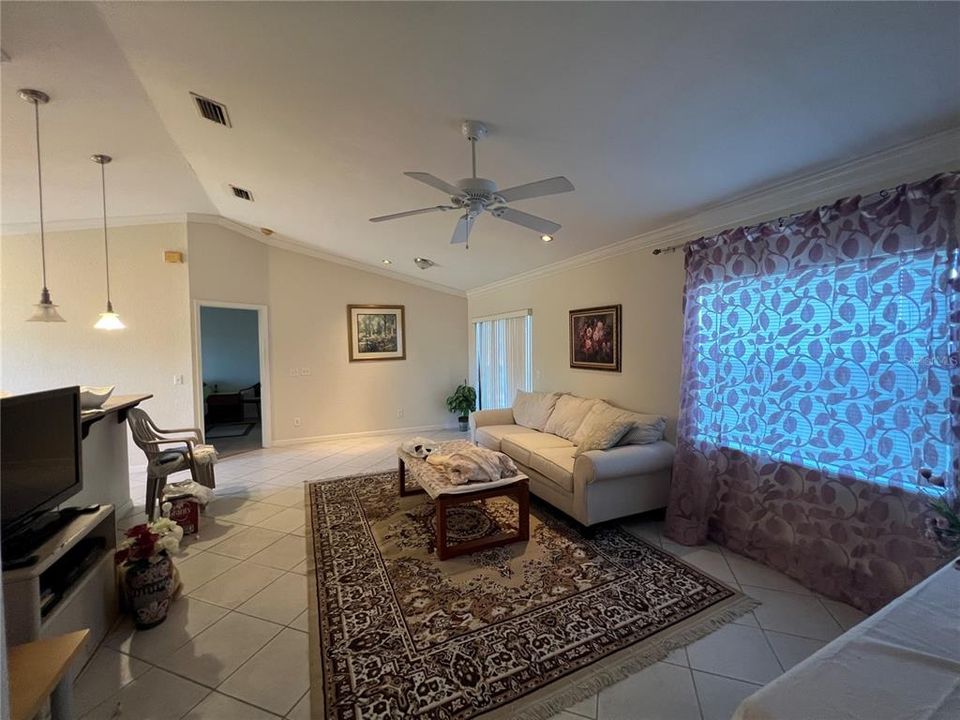 En Venta: $240,000 (3 camas, 2 baños, 1214 Pies cuadrados)