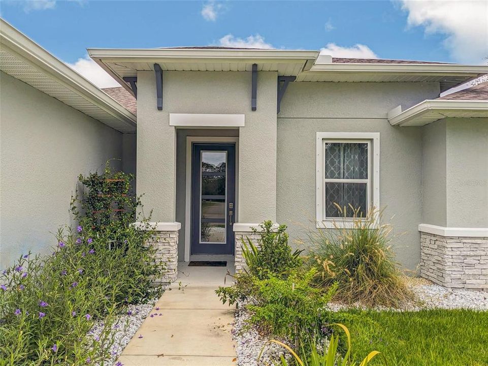 For Rent: $2,295 (3 beds, 2 baths, 1753 Square Feet)