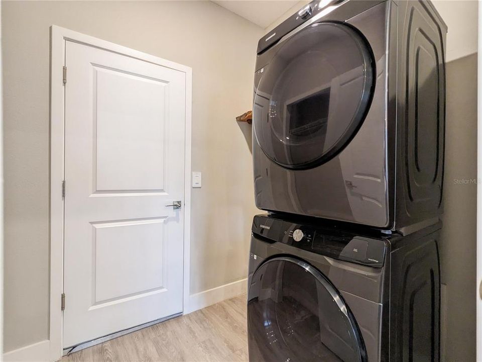 For Rent: $2,295 (3 beds, 2 baths, 1753 Square Feet)