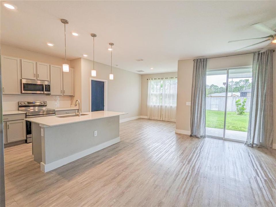 For Rent: $2,295 (3 beds, 2 baths, 1753 Square Feet)