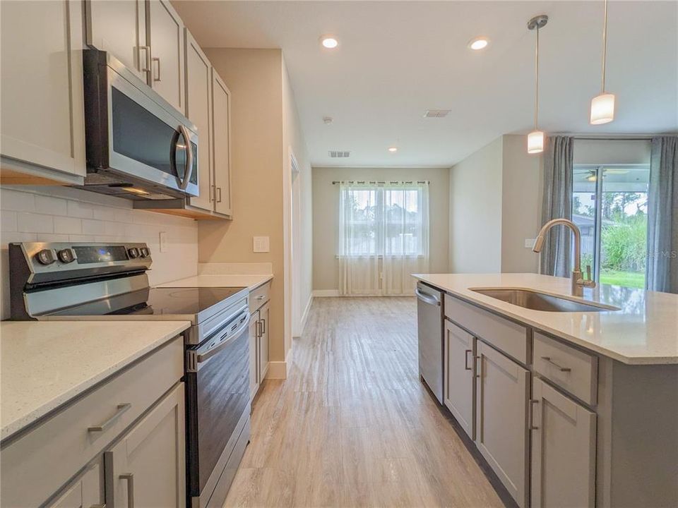 For Rent: $2,295 (3 beds, 2 baths, 1753 Square Feet)