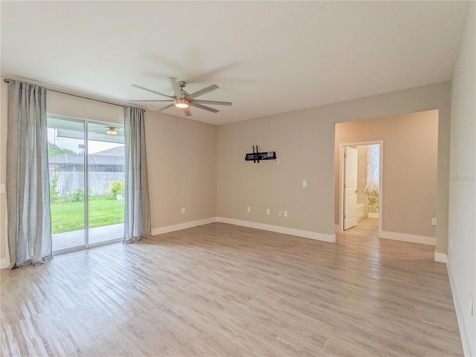 For Rent: $2,295 (3 beds, 2 baths, 1753 Square Feet)