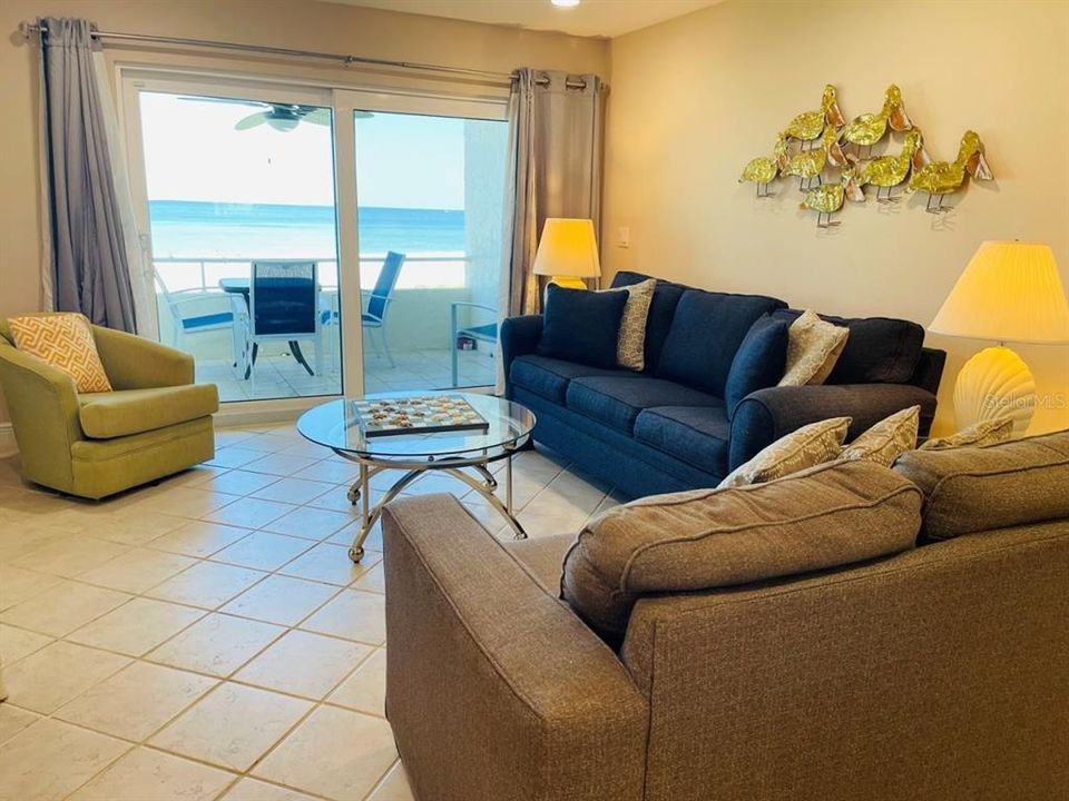 For Sale: $1,200,000 (2 beds, 2 baths, 1008 Square Feet)