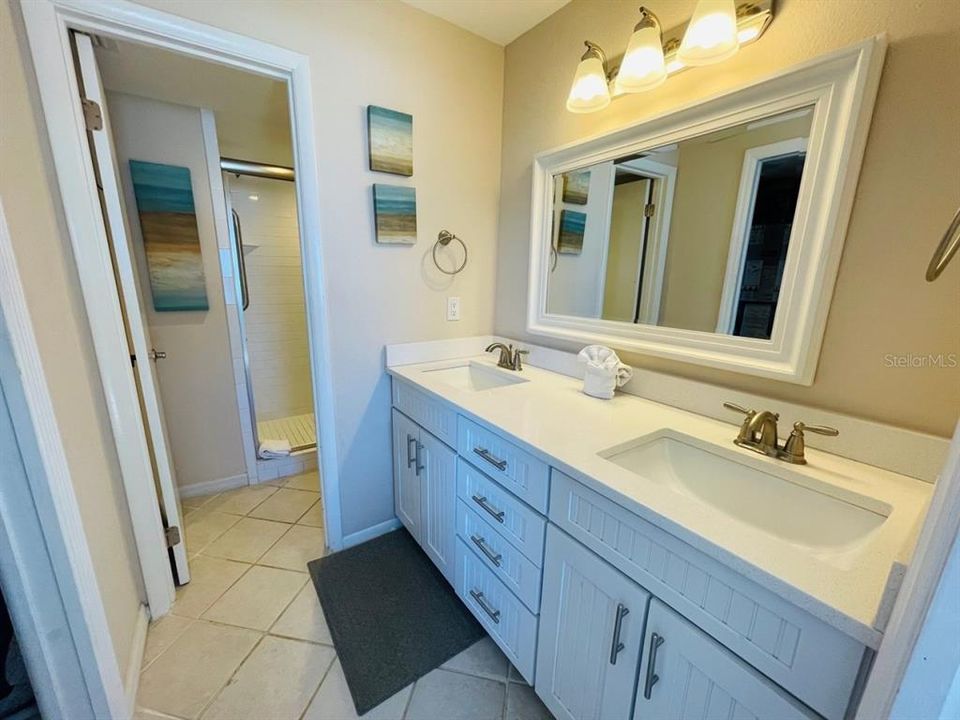 For Sale: $1,200,000 (2 beds, 2 baths, 1008 Square Feet)