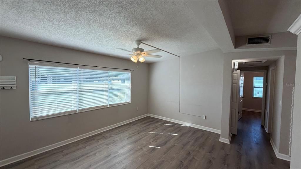 For Rent: $1,595 (2 beds, 1 baths, 954 Square Feet)