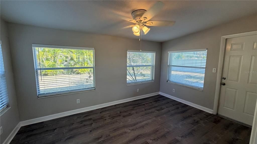 For Rent: $1,595 (2 beds, 1 baths, 954 Square Feet)