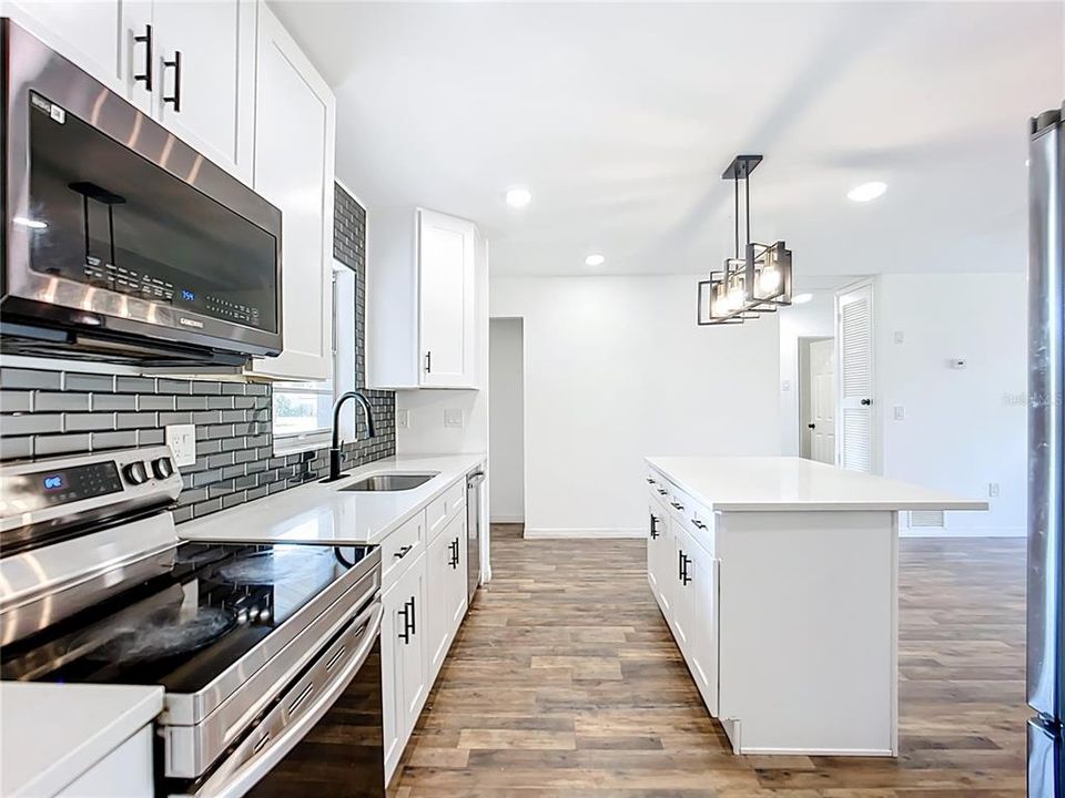 For Sale: $375,000 (3 beds, 2 baths, 1269 Square Feet)