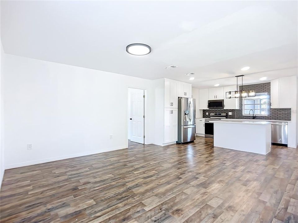 For Sale: $375,000 (3 beds, 2 baths, 1269 Square Feet)