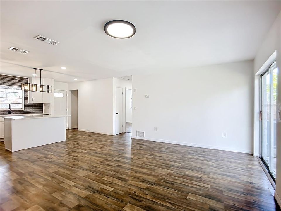 For Sale: $375,000 (3 beds, 2 baths, 1269 Square Feet)