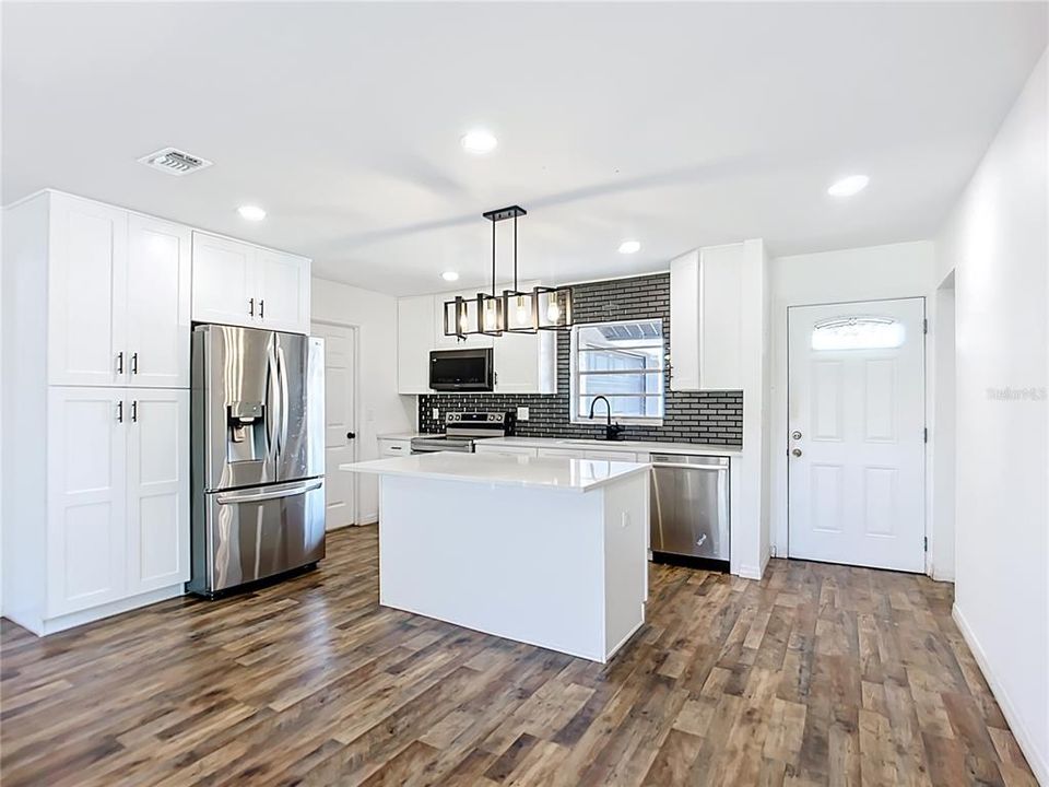 For Sale: $375,000 (3 beds, 2 baths, 1269 Square Feet)