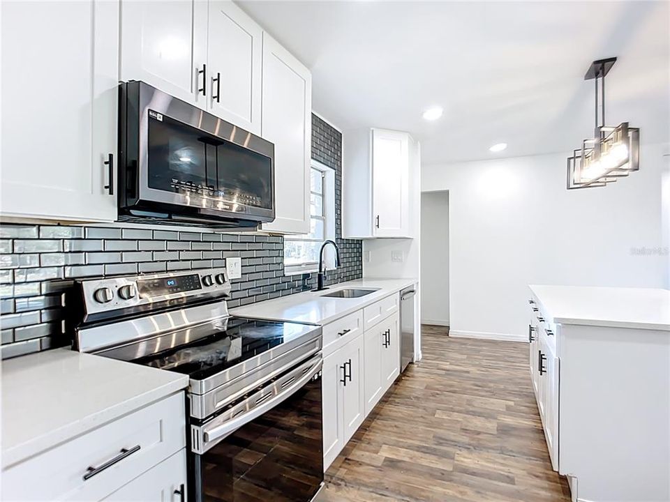 For Sale: $375,000 (3 beds, 2 baths, 1269 Square Feet)