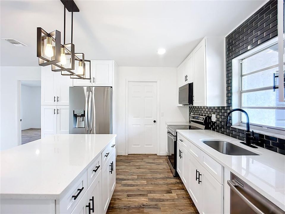 For Sale: $375,000 (3 beds, 2 baths, 1269 Square Feet)