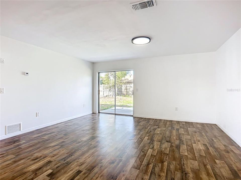For Sale: $375,000 (3 beds, 2 baths, 1269 Square Feet)