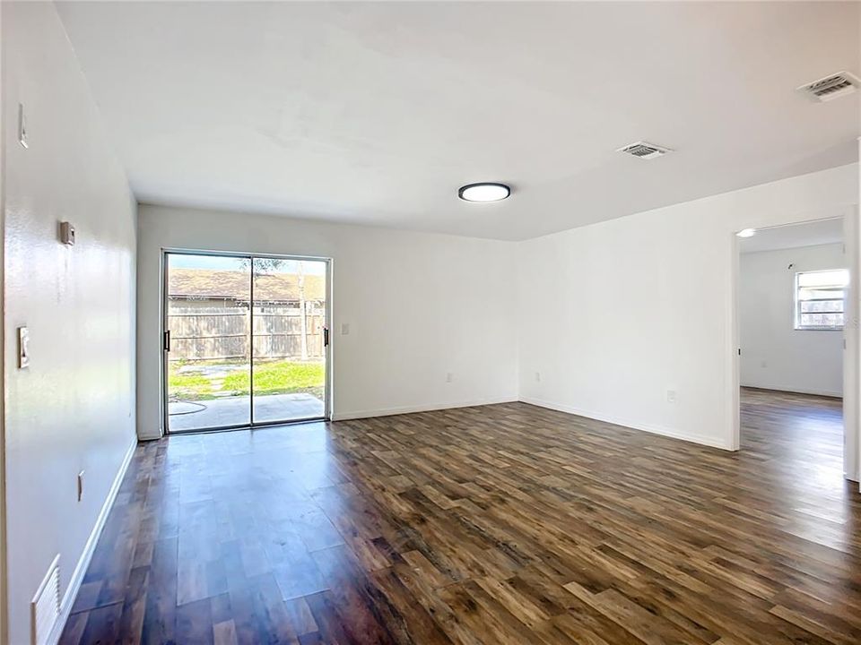 For Sale: $375,000 (3 beds, 2 baths, 1269 Square Feet)