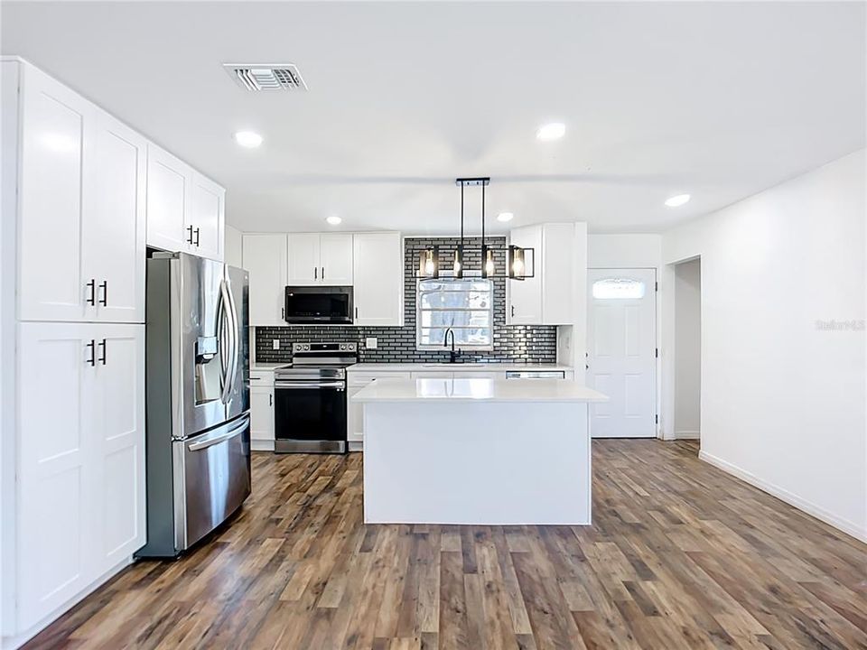 For Sale: $375,000 (3 beds, 2 baths, 1269 Square Feet)