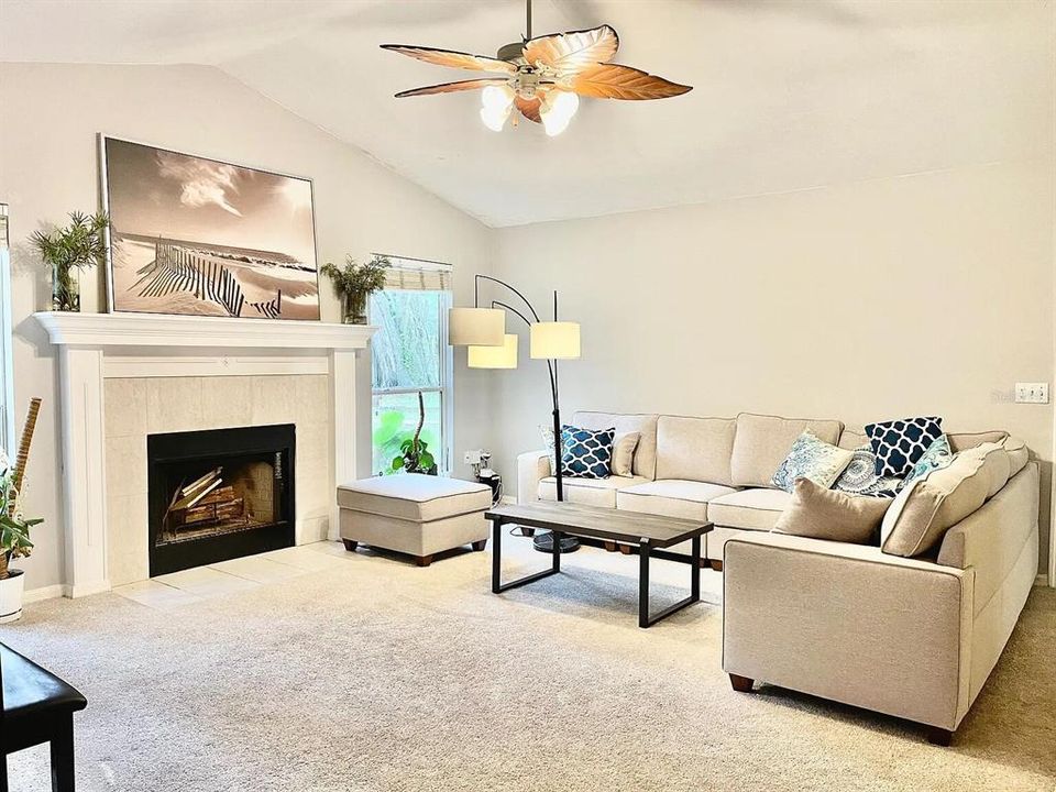 En Venta: $449,000 (4 camas, 3 baños, 2832 Pies cuadrados)