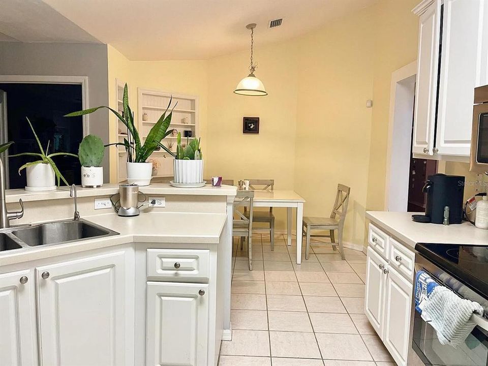 En Venta: $449,000 (4 camas, 3 baños, 2832 Pies cuadrados)