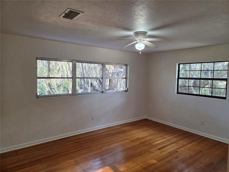 For Sale: $649,900 (4 beds, 2 baths, 2750 Square Feet)