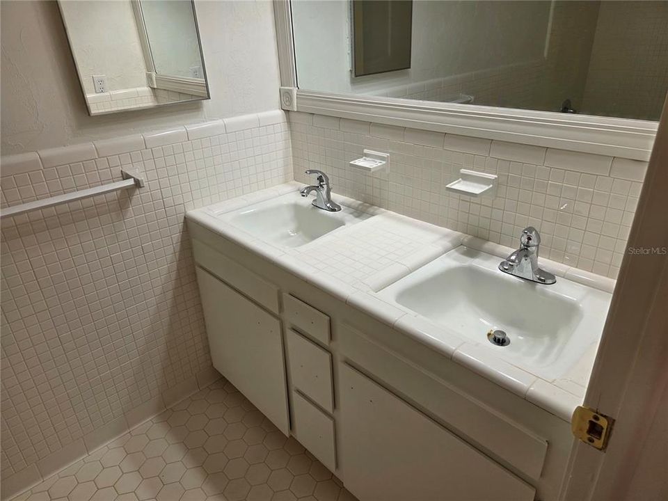 For Sale: $649,900 (4 beds, 2 baths, 2750 Square Feet)