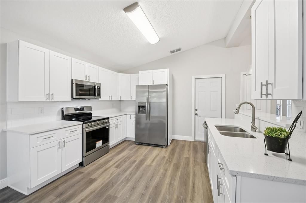 For Sale: $329,900 (3 beds, 2 baths, 1438 Square Feet)