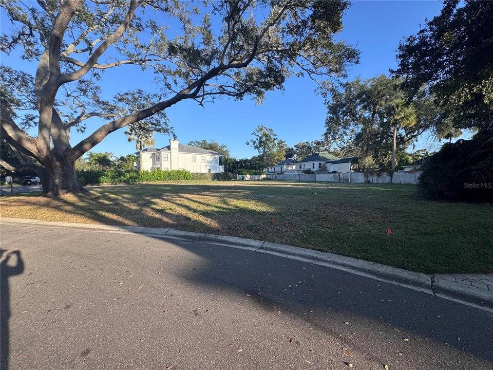 For Sale: $2,500,000 (5 beds, 5 baths, 6200 Square Feet)