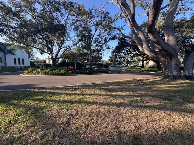 For Sale: $2,500,000 (5 beds, 5 baths, 6200 Square Feet)