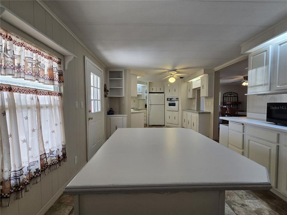 For Sale: $139,900 (2 beds, 2 baths, 1344 Square Feet)