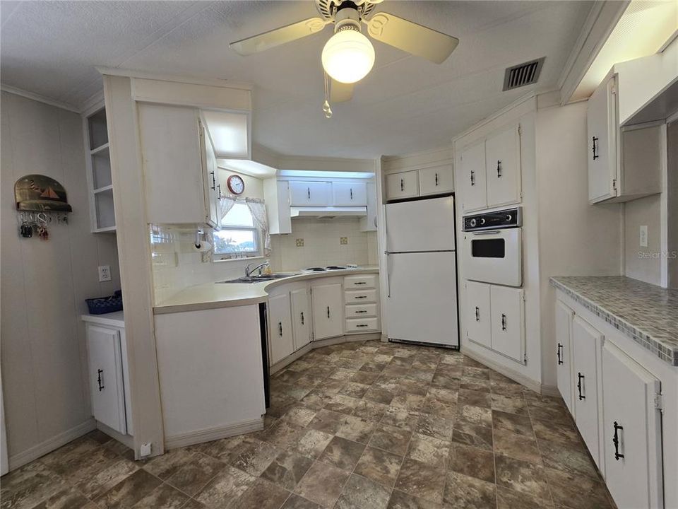 For Sale: $139,900 (2 beds, 2 baths, 1344 Square Feet)
