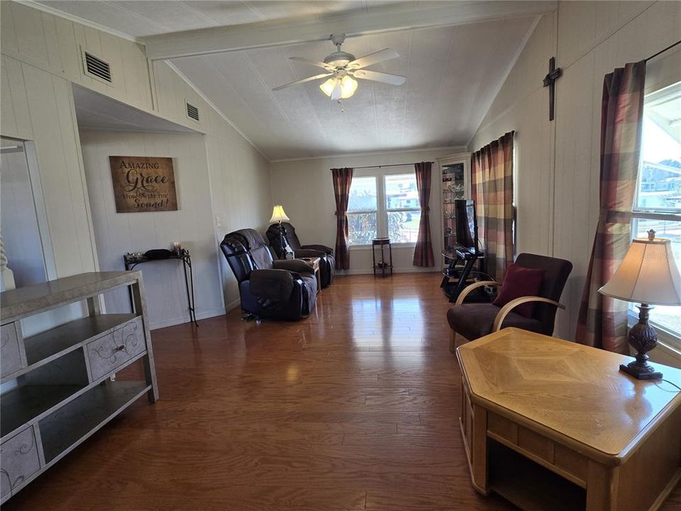 For Sale: $139,900 (2 beds, 2 baths, 1344 Square Feet)