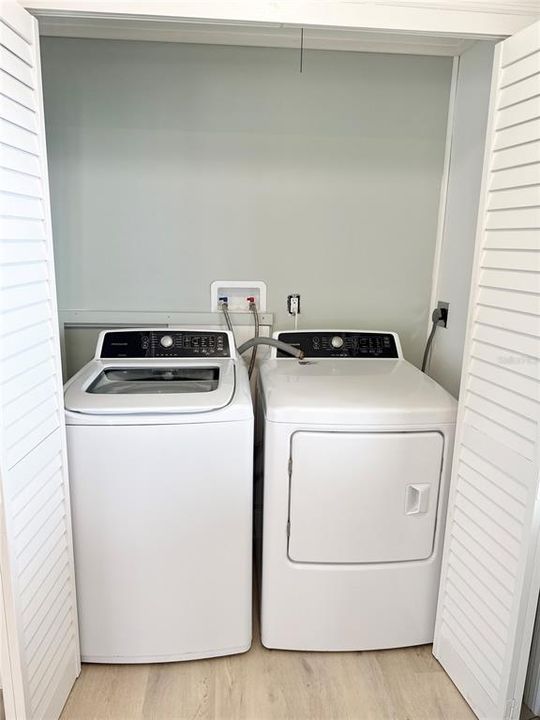 For Sale: $359,000 (2 beds, 2 baths, 1448 Square Feet)