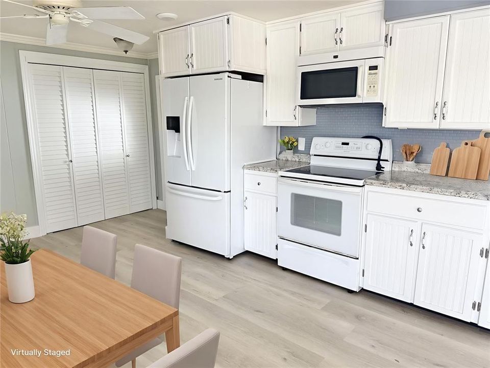 For Sale: $359,000 (2 beds, 2 baths, 1448 Square Feet)