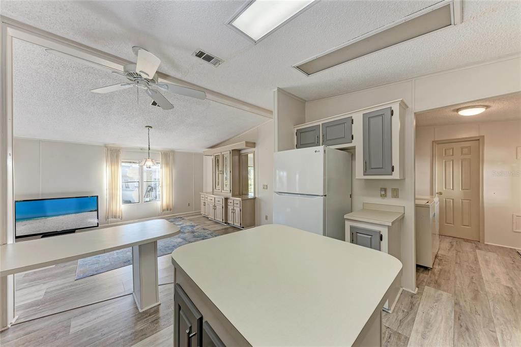 На продажу: $245,000 (2 спален, 2 ванн, 1782 Квадратных фут)