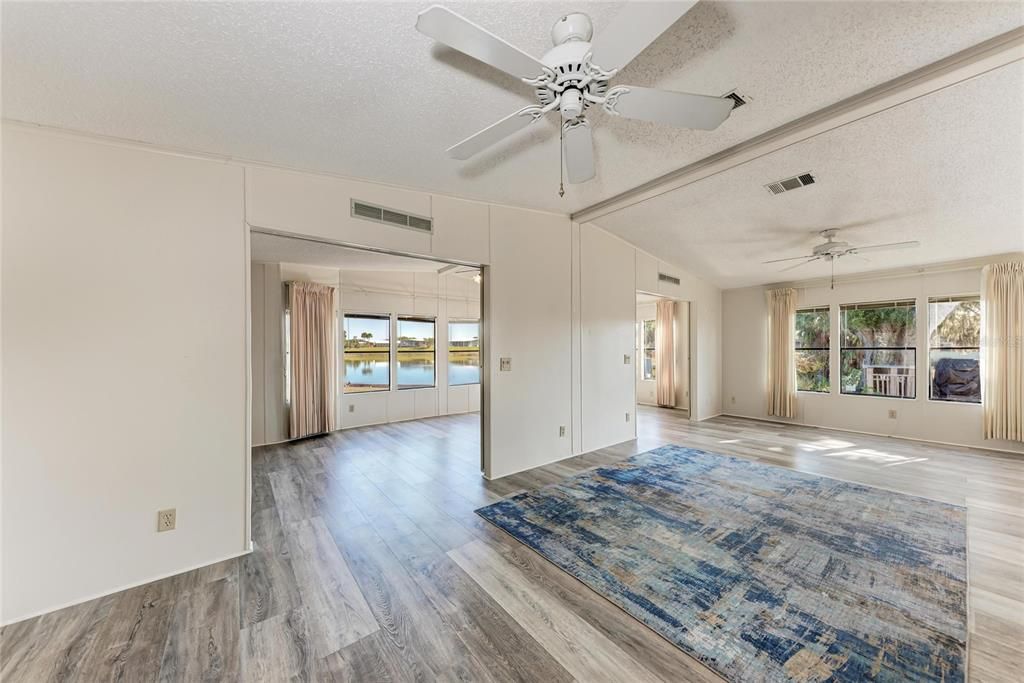 На продажу: $245,000 (2 спален, 2 ванн, 1782 Квадратных фут)