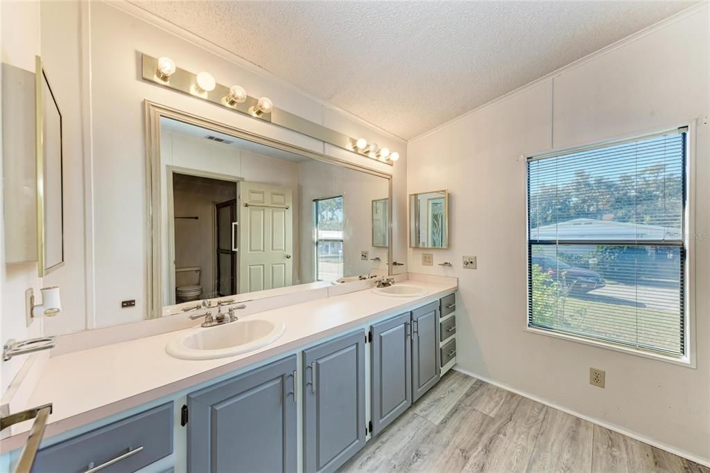 На продажу: $245,000 (2 спален, 2 ванн, 1782 Квадратных фут)