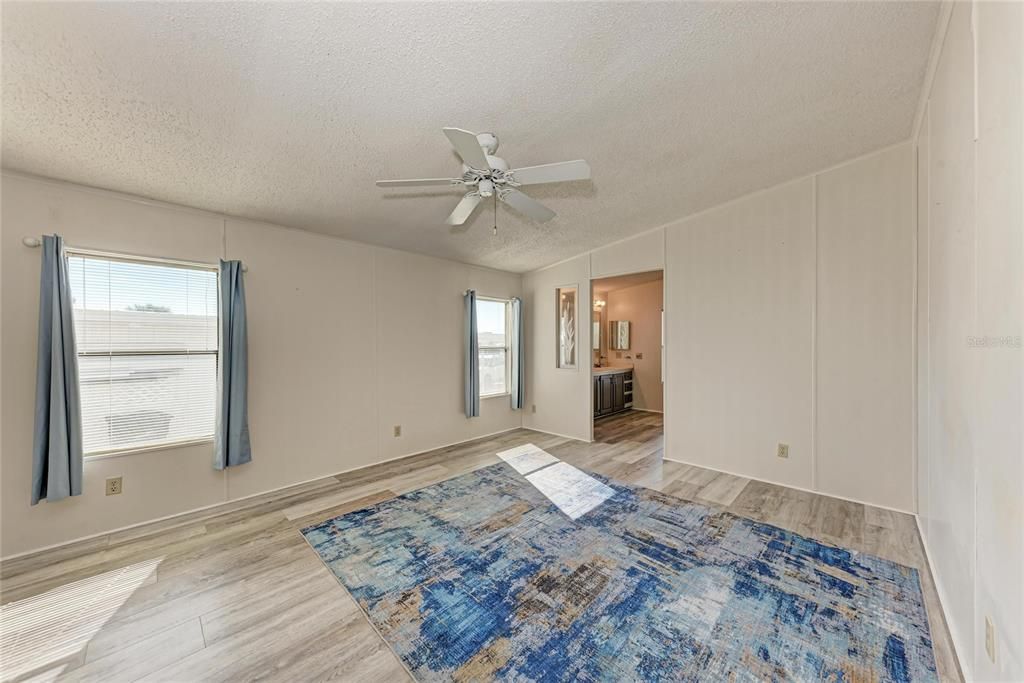 На продажу: $245,000 (2 спален, 2 ванн, 1782 Квадратных фут)