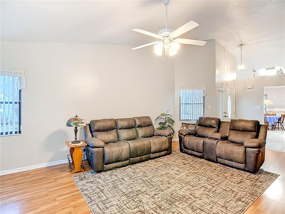 For Sale: $229,900 (2 beds, 2 baths, 1228 Square Feet)