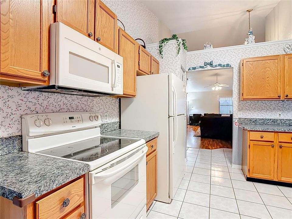 For Sale: $229,900 (2 beds, 2 baths, 1228 Square Feet)