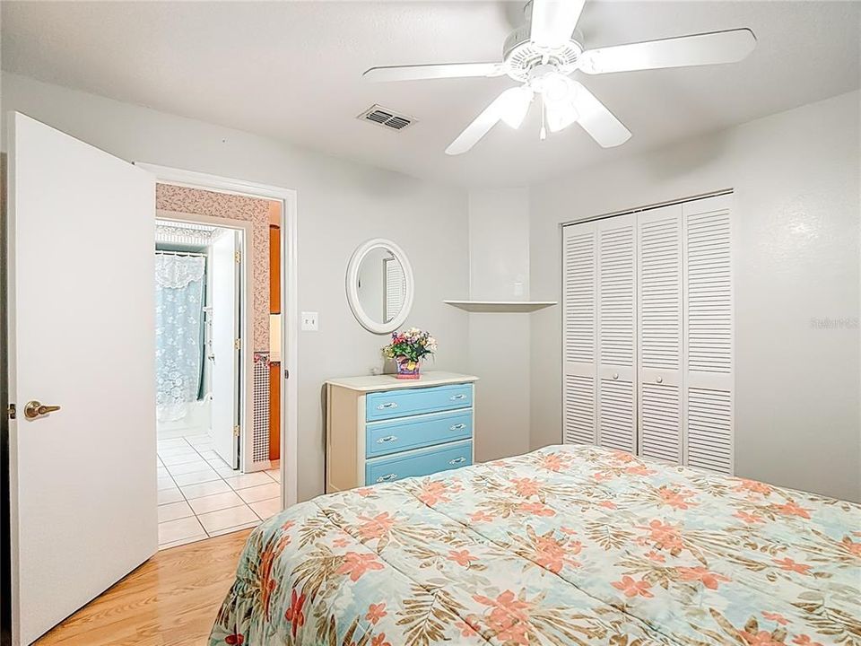 For Sale: $229,900 (2 beds, 2 baths, 1228 Square Feet)