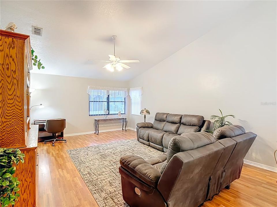 For Sale: $229,900 (2 beds, 2 baths, 1228 Square Feet)