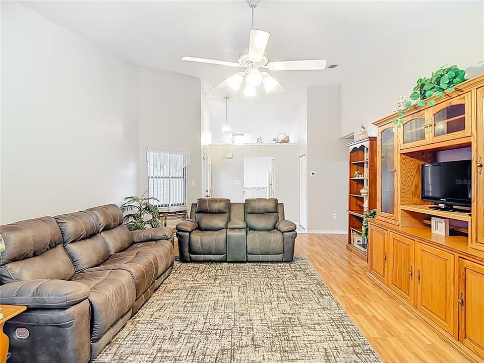 For Sale: $229,900 (2 beds, 2 baths, 1228 Square Feet)