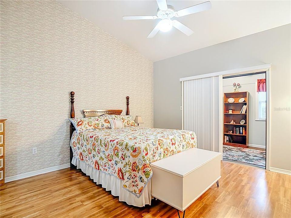 For Sale: $229,900 (2 beds, 2 baths, 1228 Square Feet)